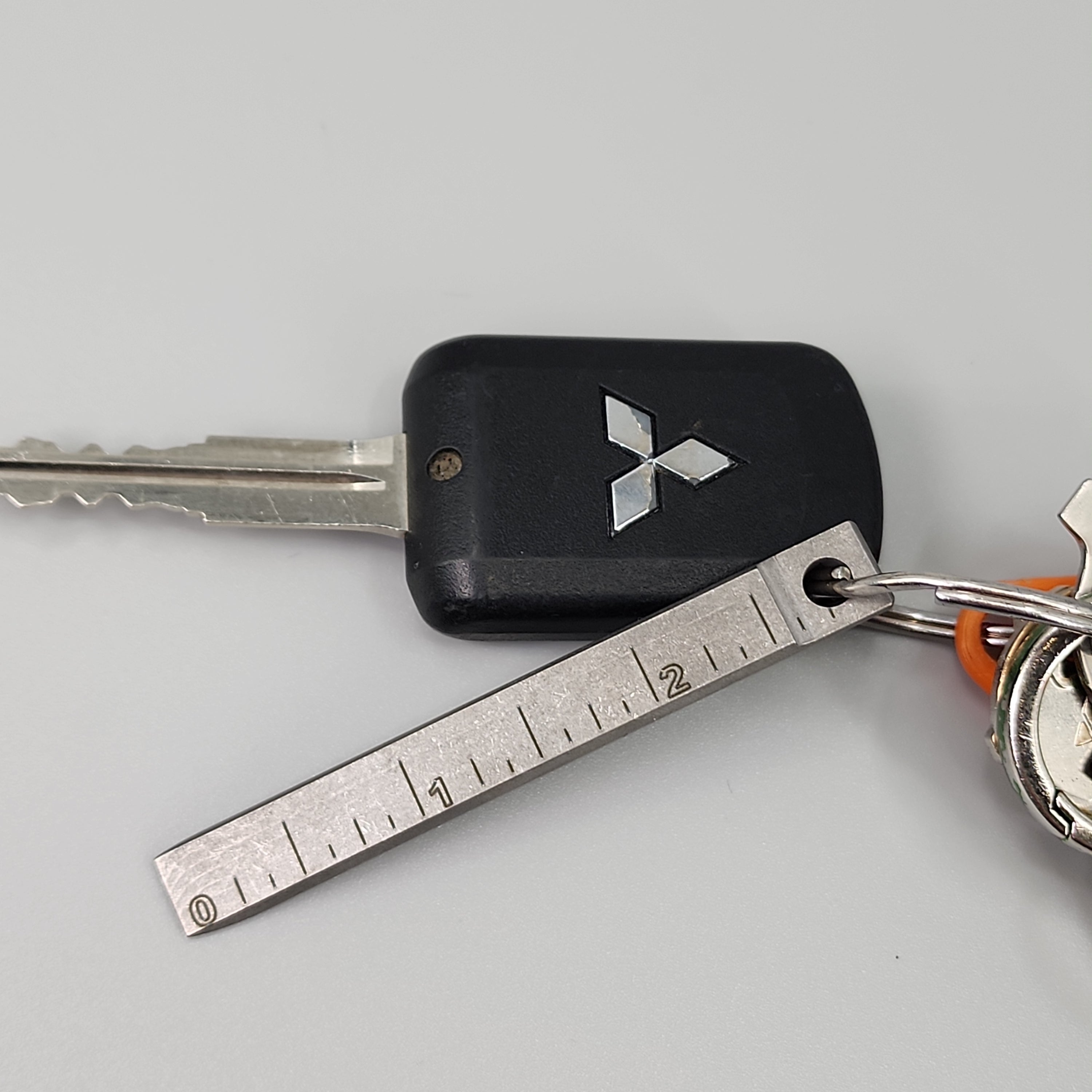 Keychain Pry Bar Titanium by Apex Giant – EDC tool, pocket pry bar, titanium keychain