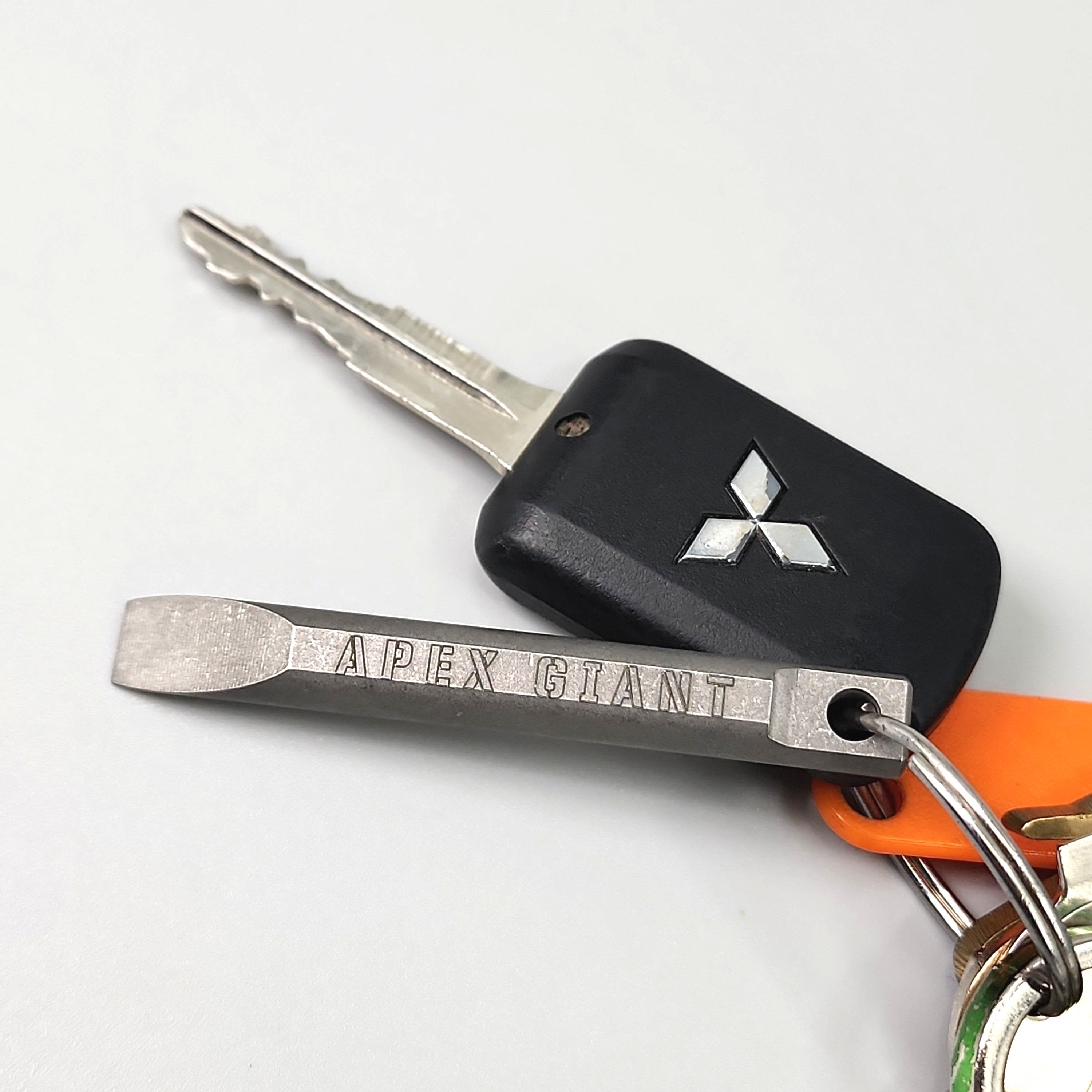 Keychain Pry Bar Titanium by Apex Giant – EDC tool, pocket pry bar, titanium keychain