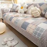 Premium Pet Couch Cover - Non-Slip Sofa Protector for Dogs and Cats - Pet-Friendly Protector, Waterproof Slipcover, Quilted Sofa Blanket